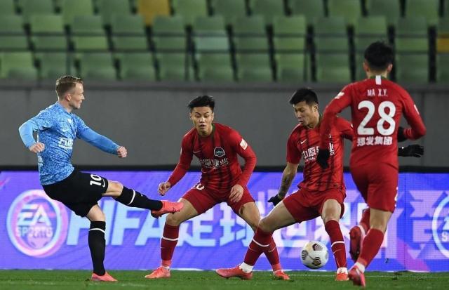 彩票开奖号码公告-【中超】拉尔森任意球破门 大连人“靠对手”1比0河南